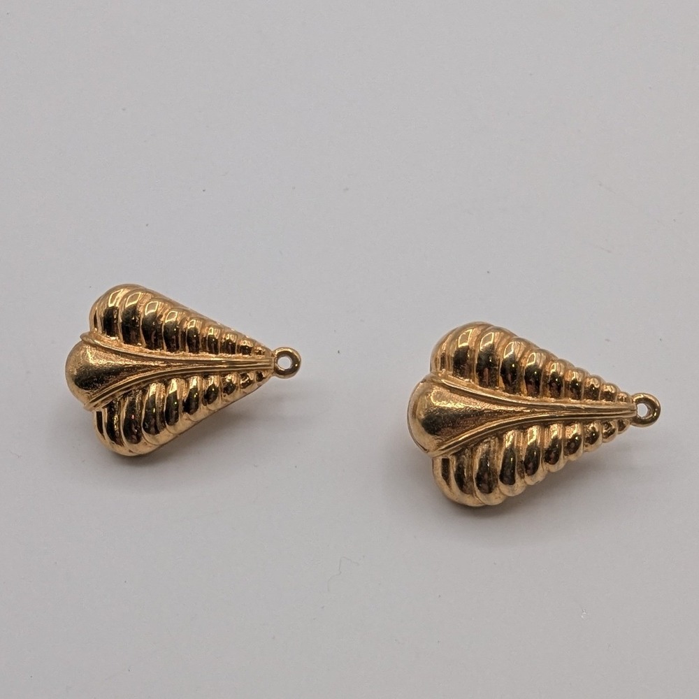 St John Vintage Gold Tone Ribbed Leaf Shell Statement‎ Clip On Earrings Signed